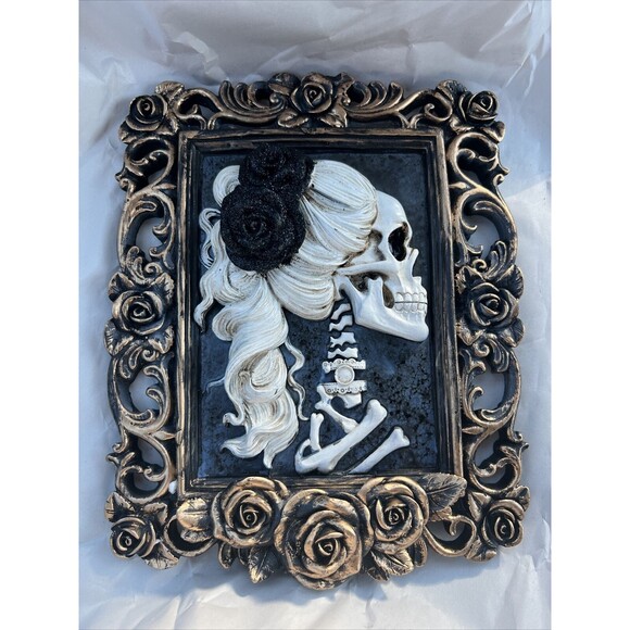 Halloween Decoration Woman Female Skeleton Victorian Style in Frame 3D Ceramic
